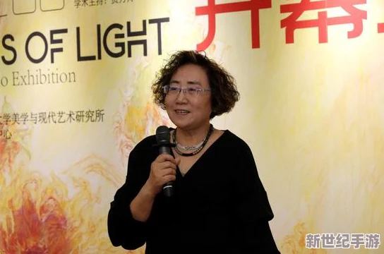 大胆女人艺术照片在国际艺术展上引起广泛关注多位女性艺术家展示了她们独特的视角和创作风格吸引了众多观众驻足欣赏